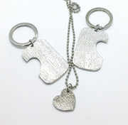 3pcs. Mother Father Daughter Keychains and Necklace Set for 3, Daddy's Girl, Mama's World