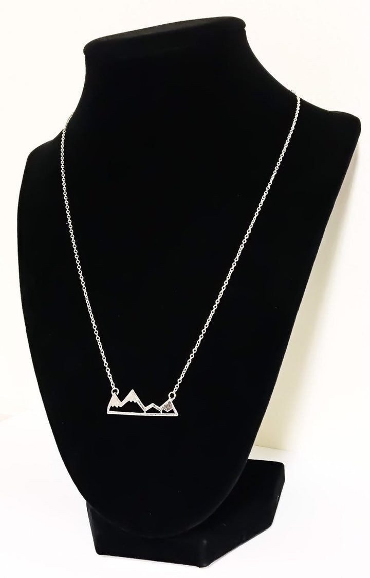 Collier Montagne, Cadeau pour fille, Pendentif minimaliste, Bijou d'hiver canadien, Cadeau inspirant, Bijou pour les amoureux du voyage, Cadeau pour snowboardeuse