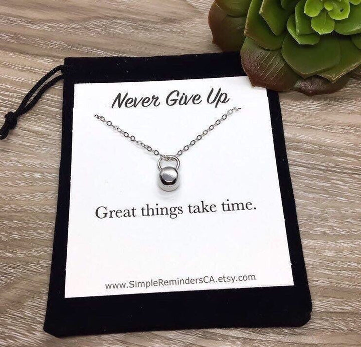 Collier Kettlebell, Bijou Fitness, Pendentif Mini Kettlebell, Collier Fin, Cadeau Haltérophilie, Cadeau Fitness, Cadeau Coach Personnel