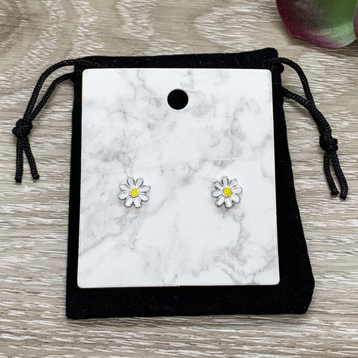 Boucles d'oreilles puces marguerite, boucles d'oreilles fleur blanche, bijoux délicats en forme de fleur, boucles d'oreilles puces minimalistes, cadeau pour fille, cadeau pour petite fille