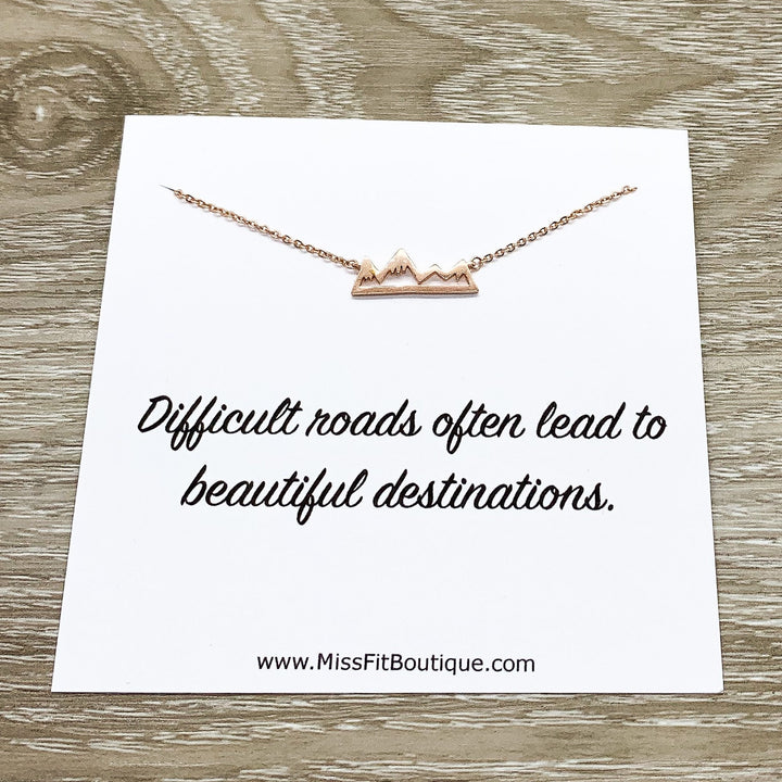 Collier Montagne d'Hiver, Pendentif Montagne Neigeuse, Cadeau pour un Nouveau Voyage, Bijou Inspirant, Collier Aventure, Cadeau pour Meilleure Amie