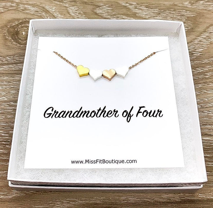 Collier 4 cœurs avec carte personnalisée, cadeau pour grand-mère de quatre enfants, cadeau des petites-filles, un cadeau intergénérationnel