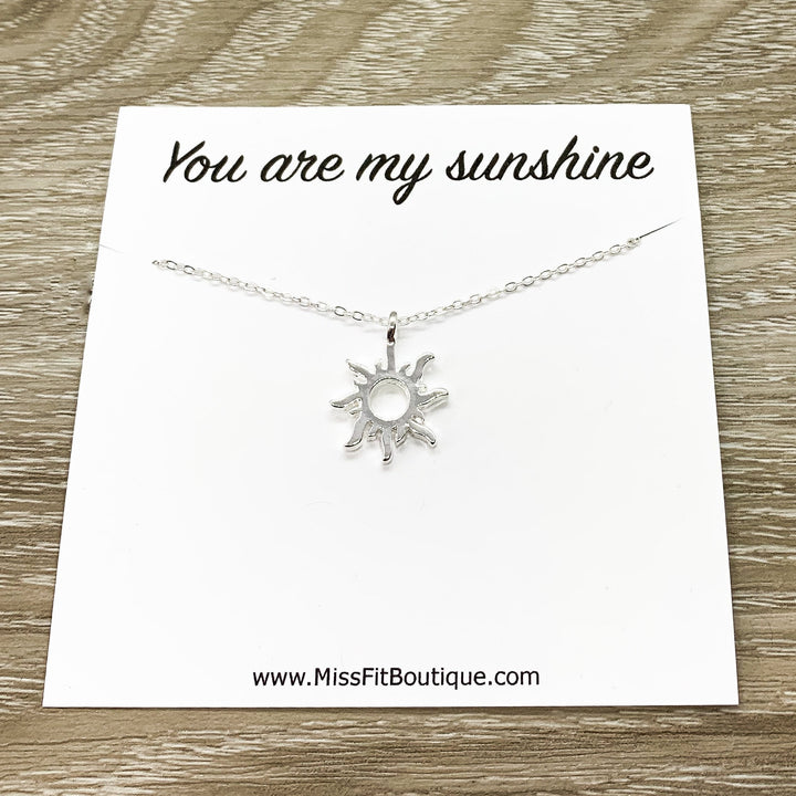 « Tu es mon rayon de soleil », pendentif soleil argenté, collier délicat, cadeau pour elle, cadeau d'anniversaire, cadeau pour une amie, bijou simple et précieux.