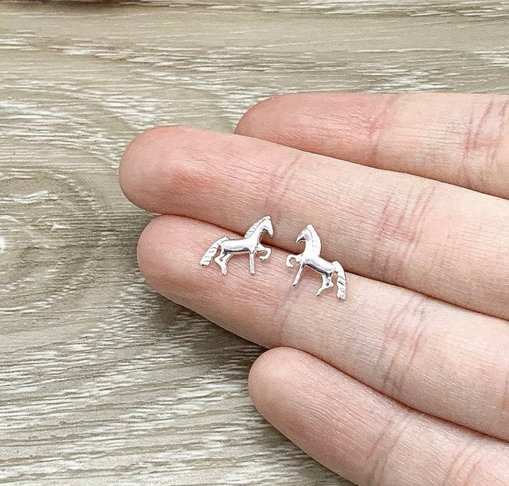 Boucles d'oreilles puces en forme de petit cheval, boucles d'oreilles poney, bijoux en argent sterling, bijoux pour amoureux des animaux, jolies boucles d'oreilles cheval, cadeau pour petite fille