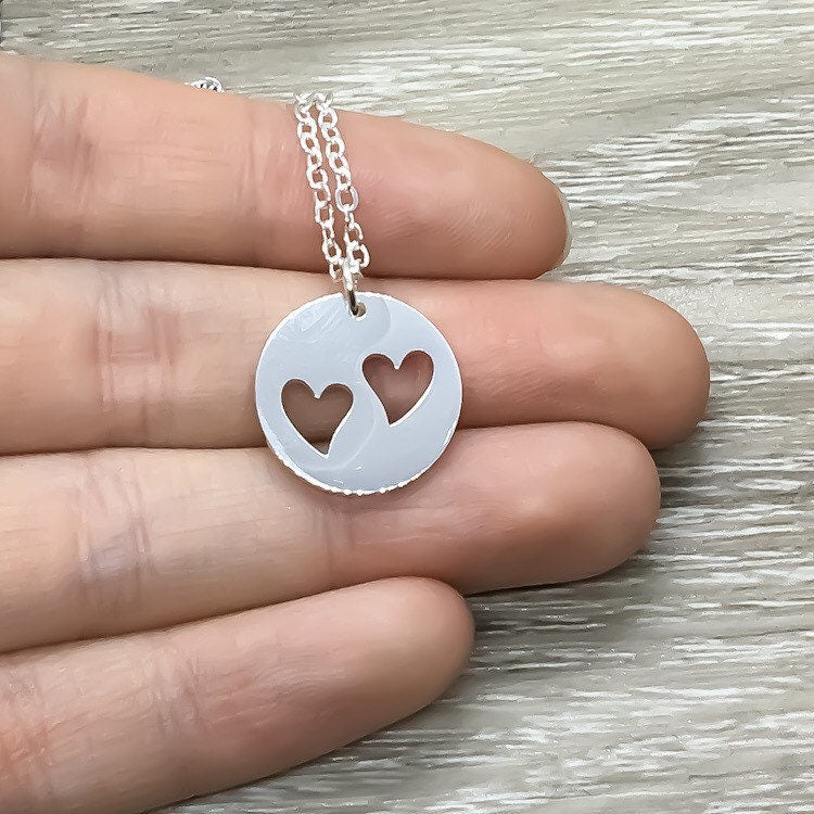 Collier minimaliste en forme de cœur, cadeau pour maman de deux enfants, cadeau d'anniversaire ou cadeau de Noël.