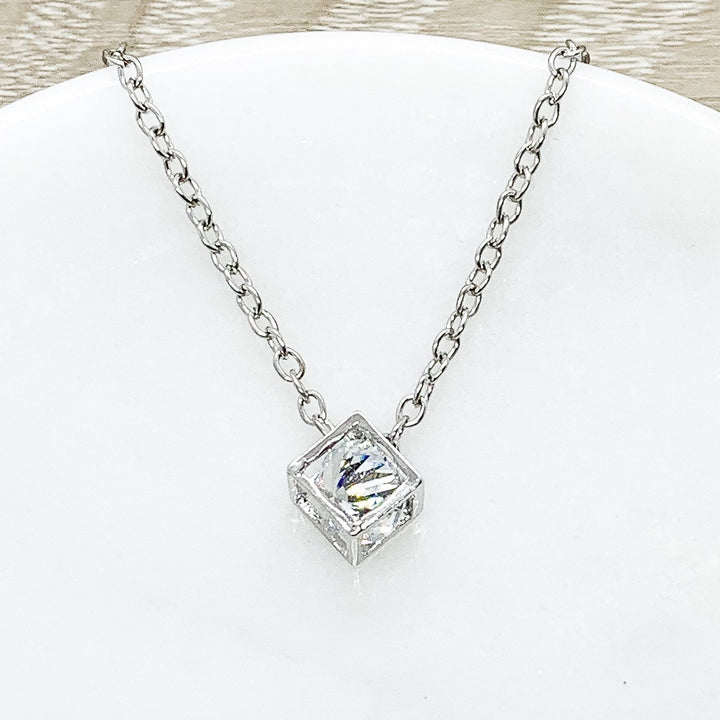 Carte « Tu es forte », Collier délicat en cristal cubique, Cadeau inspirant, Collier carré argenté, Petit cadeau de Noël, Petit rappel, Cadeau de fêtes