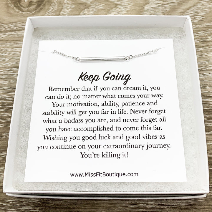 Carte « Continue », Collier Balance, Bijou en argent sterling, Collier à superposer, Cadeau pour étudiante, Cadeau pour sœur, Cadeau de motivation