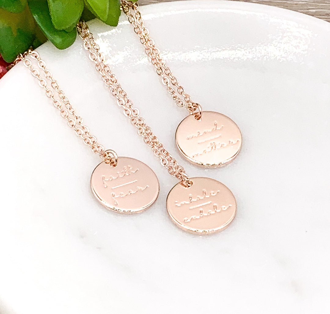 Collier « L’esprit sur la matière », Collier « Inspirer Expirer », Collier « La foi sur la peur », Bijou de motivation, Cadeau d’encouragement pour elle