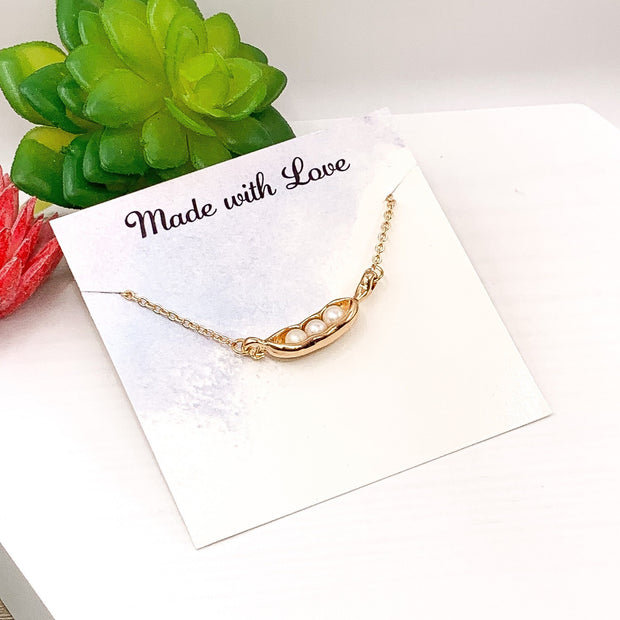 Three Peas in a Pod Necklace, Unique Pearl Jewelry, Pea Pod Necklace, Friendship Necklace, 3 Friends Gift, Gift for Sister, New Mom Gift