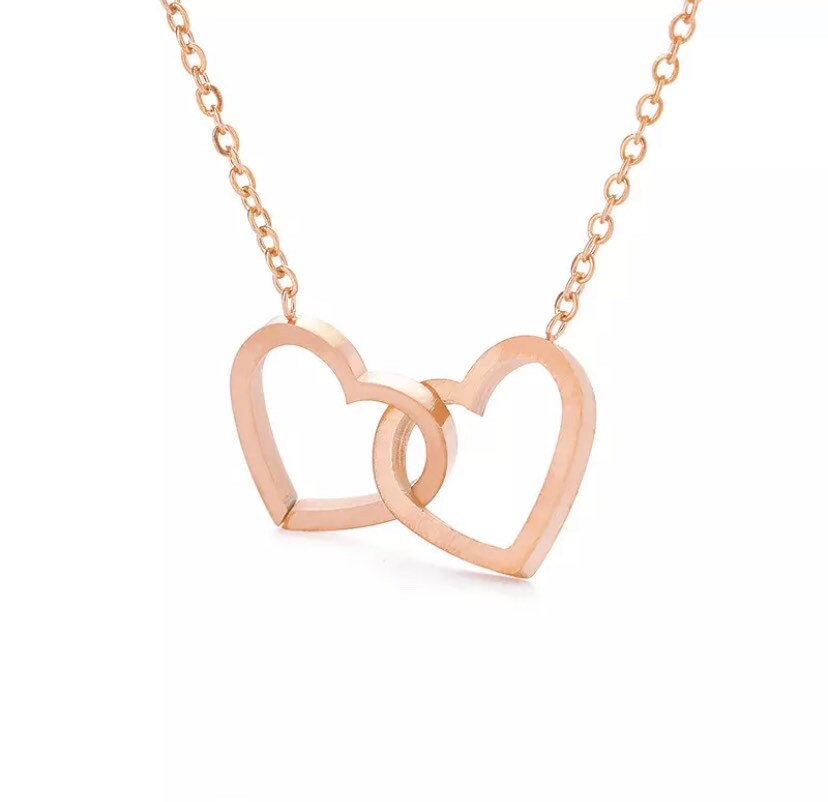 Collier double cœur en or rose, cadeau pour grand-mère et petite-fille, présent symbolique pour l'anniversaire de grand-mère.