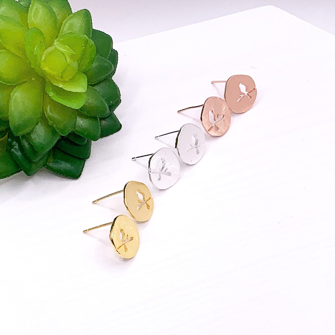 Boucles d'oreilles oiseaux, Oiseau sur une branche, Boucles d'oreilles animaux, Bijoux oiseaux, Boucles d'oreilles minimalistes, Cadeau pour amoureux des oiseaux, Bijoux d'été, Boucles d'oreilles bohèmes