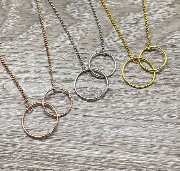 Bonus Sister Gift, Interlocking Circles Necklace, Circular Pendant, Linked Circles Necklace, Unbiological Sister Gift, Sister of the Groom