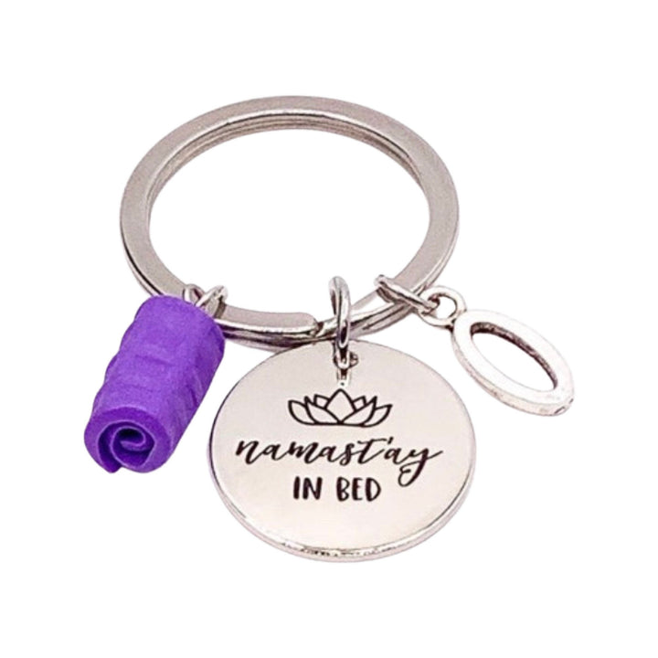 Porte-clés Yoga, citation Namasté au lit, porte-clés mini tapis de yoga, cadeau pour professeur de yoga, cadeau pour passionnée de yoga, cadeau de Noël mignon pour yogi