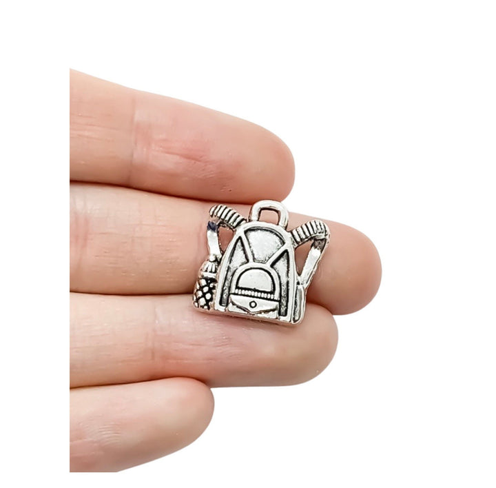 1 breloque pour sac à dos, breloques individuelles, breloques scolaires, breloque pour sac, breloque éducation, breloques étudiantes, breloque randonnée, breloques camping, cadeau étudiant