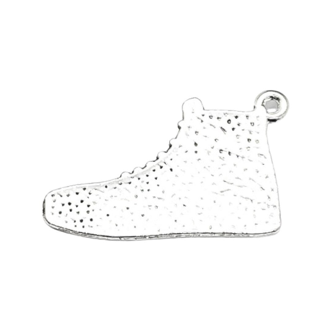 1 Breloque Chaussure de Basketball Argentée, Breloque Sportive, Breloque Basket, Breloque Joueur de Basketball, Breloque Personnalisée, Breloque Sportive, Cadeau pour Coach d'Équipe, À Faire Soi-même