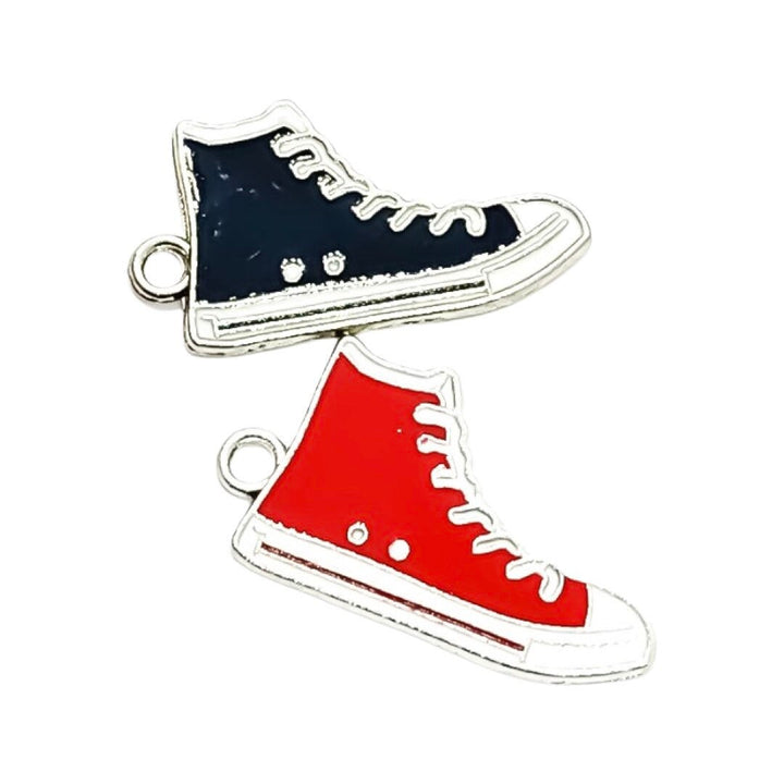 Breloque chaussure de basket argentée, breloque sportive, breloque basket rouge, breloque joueur de basket, breloque personnalisée, breloque sport, cadeau pour entraîneur d'équipe