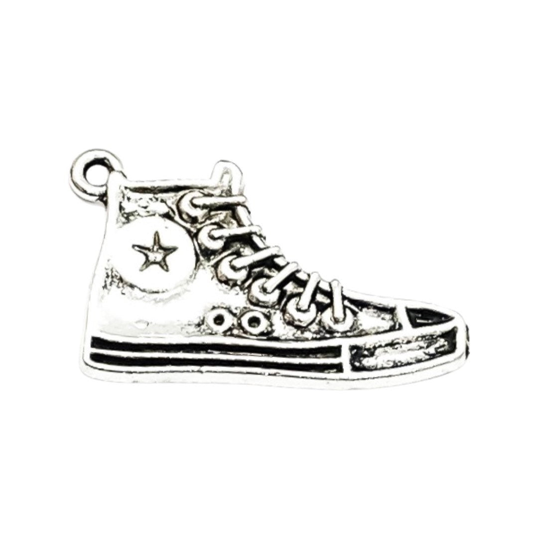 1 Breloque Chaussure de Basketball Argentée, Breloque Sportive, Breloque Basket, Breloque Joueur de Basketball, Breloque Personnalisée, Breloque Sportive, Cadeau pour Coach d'Équipe, À Faire Soi-même