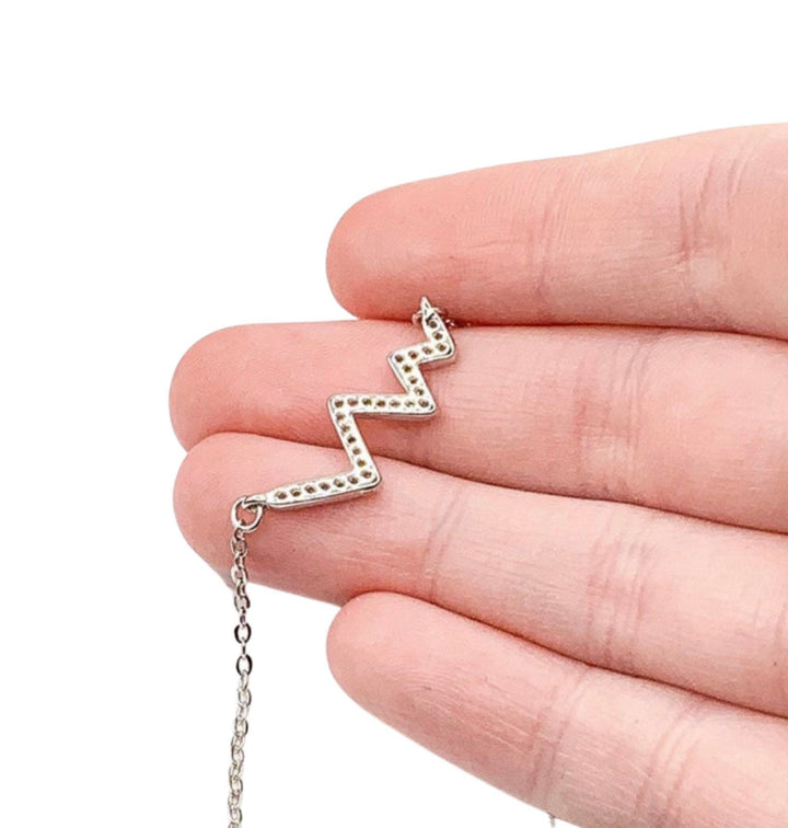 Collier Cœur Battant en Argent Sterling, Bijou en Zirconium Cubique, Collier Délicat en Zirconium Cubique, Pendentif Zigzag Cloué, Collier Maman, Cadeau pour Fille