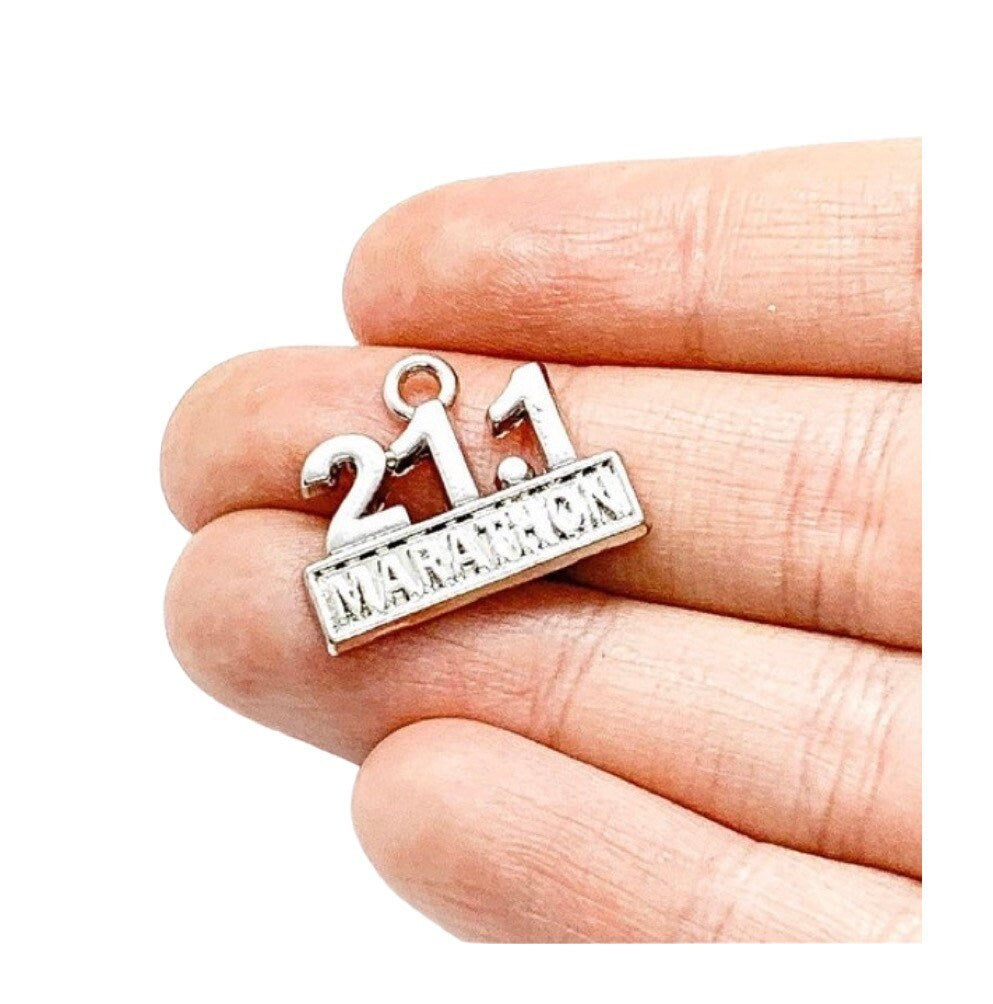 Breloque Marathon 21.1, Breloque Course à Pied, Breloques Coureur, Breloques Semi-Marathon, Breloques Fitness, Apprêts de Bijoux, Breloque Course, Cadeau de Noël