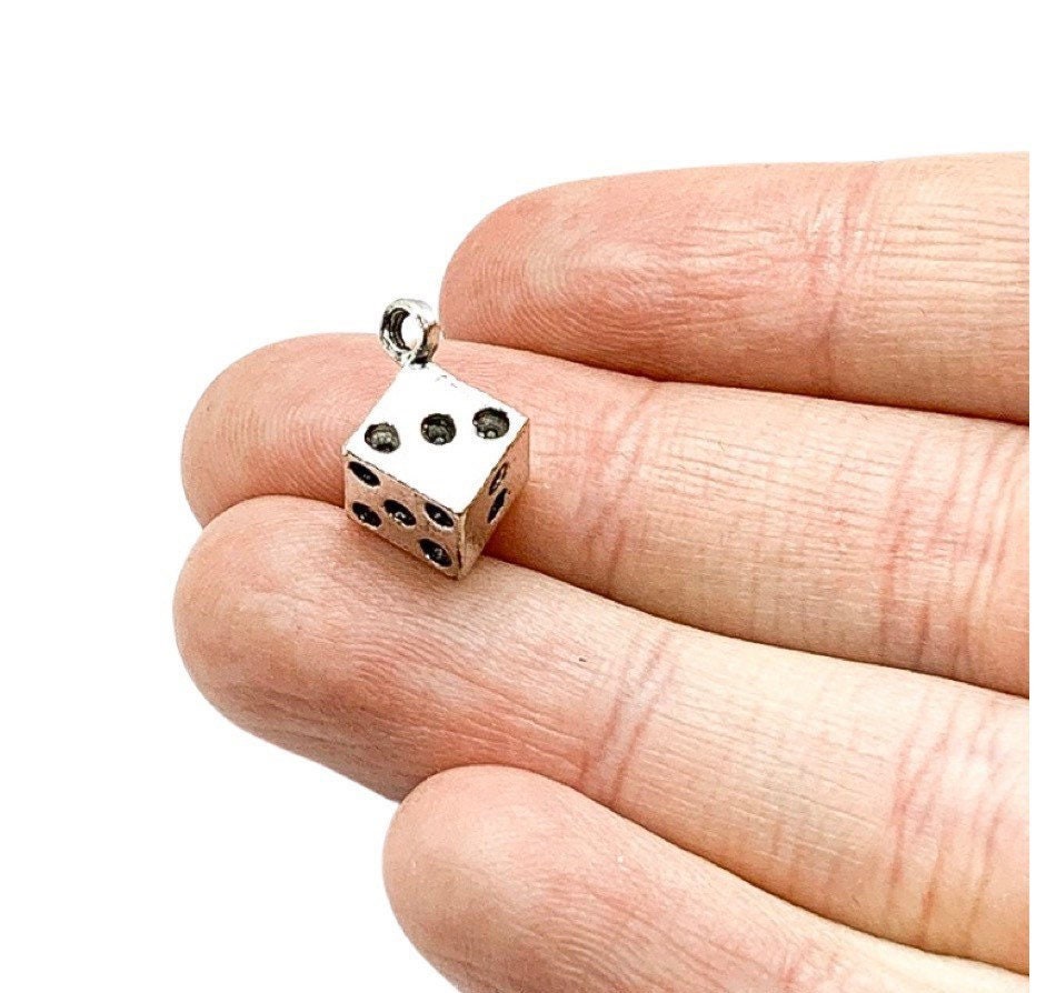 1 petit pendentif dé, pendentifs individuels, pendentifs dés à jouer, pendentifs casino, pendentifs jeux de hasard, porte-bonheur, apprêts pour bijoux, bijoux à faire soi-même