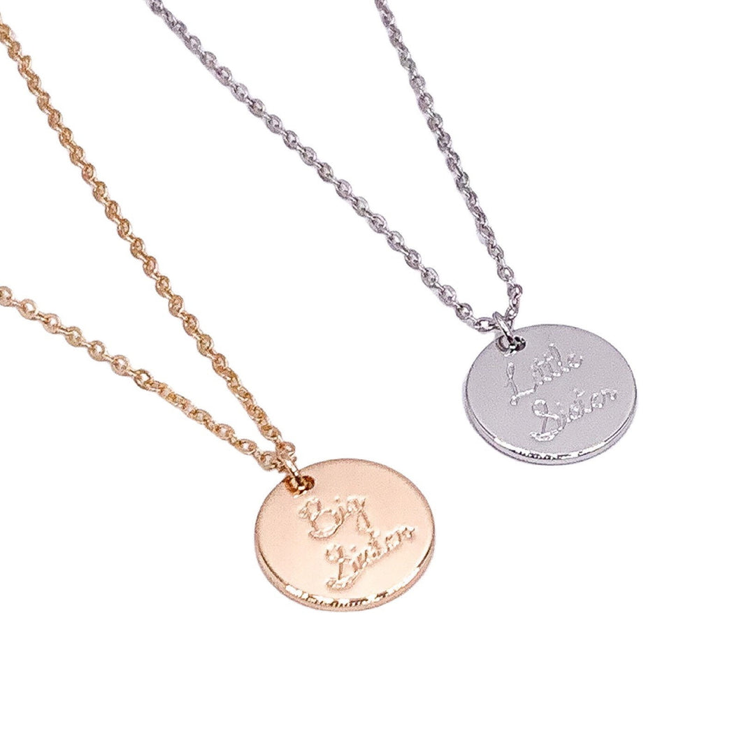 Collier Grande Sœur, Bijou Minimaliste, Cadeau de la Petite Sœur, Cadeau pour Sœur, Collier Symbolique pour Sœur, Pendentif Gravé en Cursive Simple