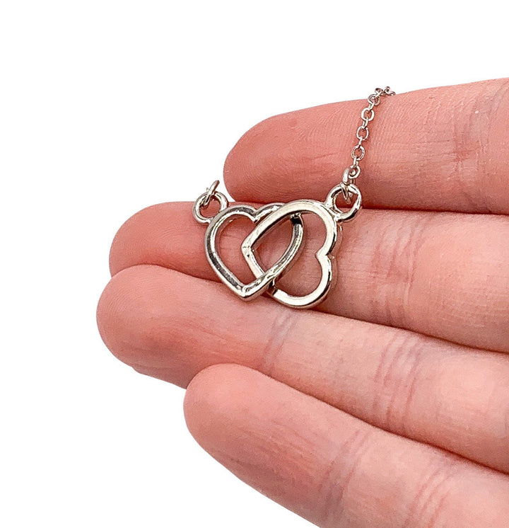 Collier 2 cœurs, Collier double cœur, Cadeau pour amoureux, Bijou pour grand-mère, Collier pour maman de deux enfants, Bijou de maternité, Cadeau d'anniversaire pour maman