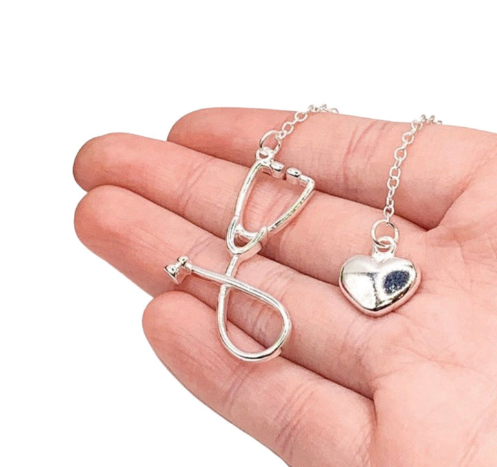 Collier stéthoscope avec pendentif cœur, bijou infirmière, collier médical, cadeau pour médecin, cadeau pour étudiant en médecine, cadeau pour jeune diplômé