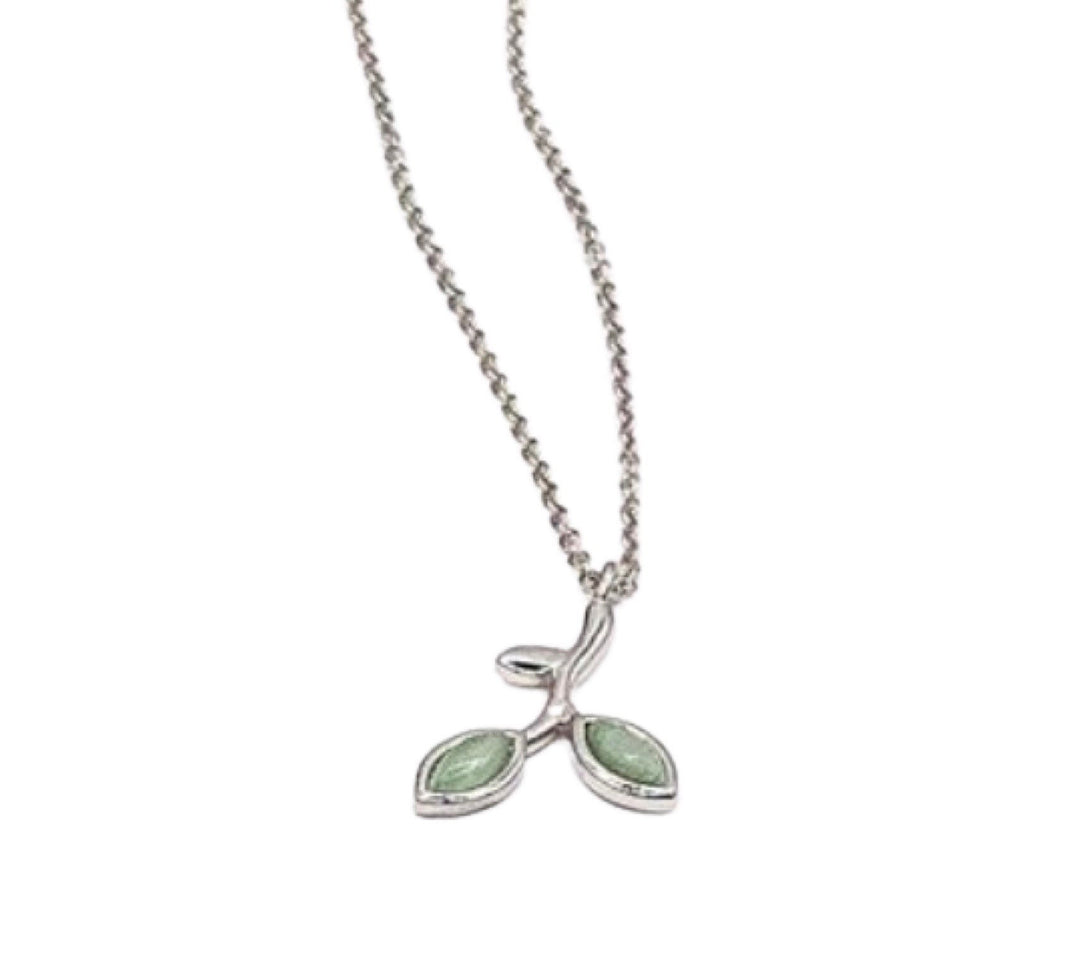 Collier Branche de Feuille Verte, Bijou en Argent Sterling, Collier Délicat, Cadeau pour Jardinier, Collier Feuilles, Pendentif Feuille en Émail Vert