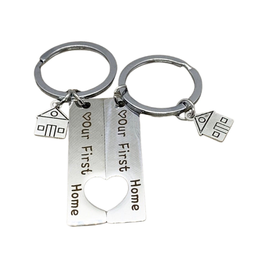 Porte-clés « Notre première maison », lot de 2 porte-clés assortis, cadeau pour couples, cadeau pour nouveaux propriétaires, cadeau de pendaison de crémaillère, cadeau d'un agent immobilier