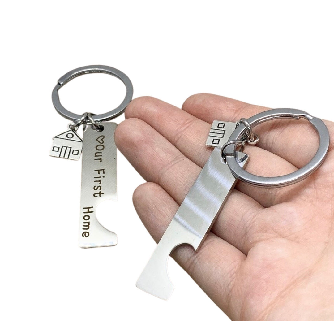 Porte-clés « Notre première maison », lot de 2 porte-clés assortis, cadeau pour couples, cadeau pour nouveaux propriétaires, cadeau de pendaison de crémaillère, cadeau d'un agent immobilier