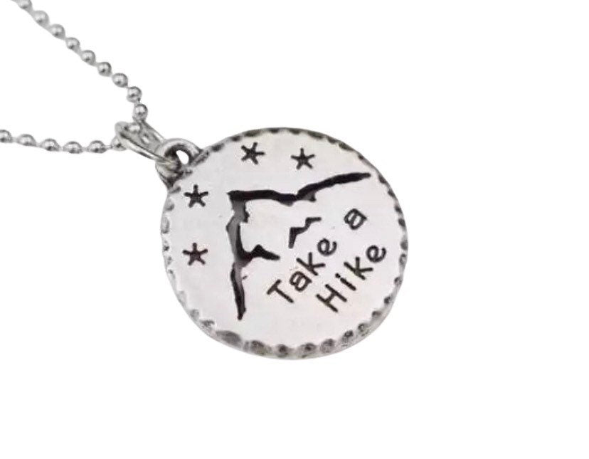 Collier Montagne en argent, Partez en randonnée, Bijou de randonnée, Cadeau pour randonneur, Cadeau pour aventurier, Cadeau pour voyageur, Cadeau de camping, Amoureux de la nature