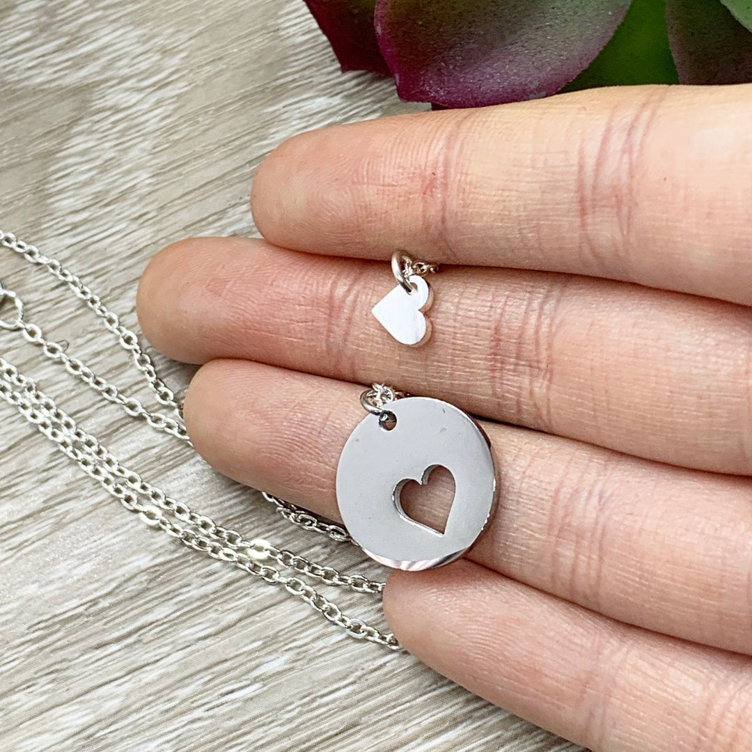 Ensemble de colliers cercle et cœur pour 2 personnes, collier cœur minimaliste, colliers d'amitié assortis, ensemble de bijoux grand-mère-petite-fille