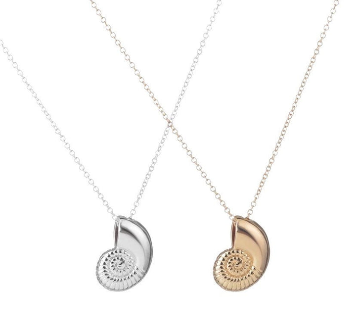 Collier coquillage, cadeau sirène, collier La Petite Sirène, collier coquillage minimaliste, cadeau plage, collier d'amitié, cadeau pour filles