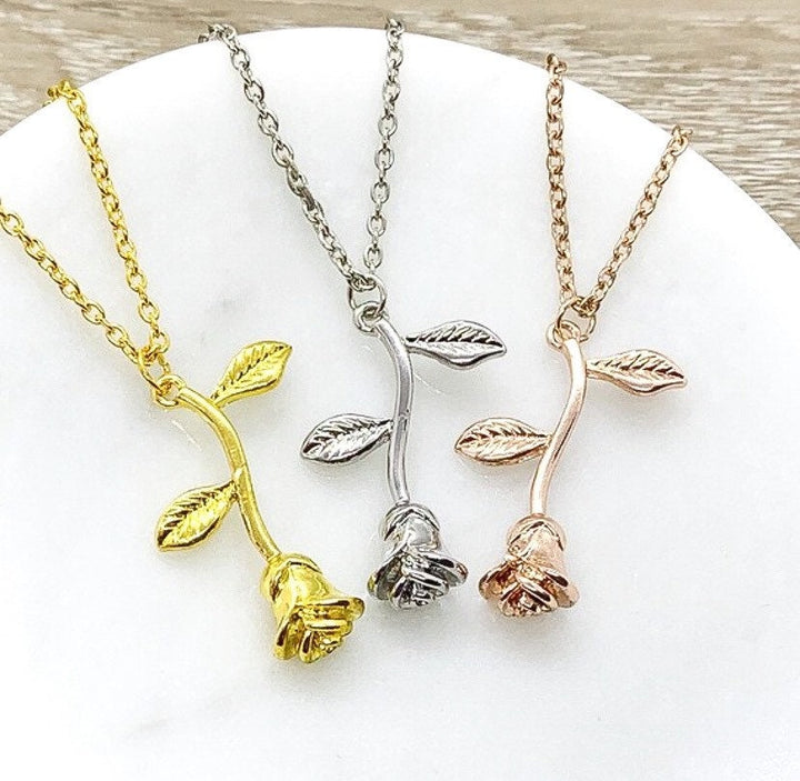 Collier rose, Collier de fleurs délicat, Bijou romantique, Pendentif floral, Cadeau d'anniversaire, Cadeau pour une amie, Cadeau de Noël pour elle