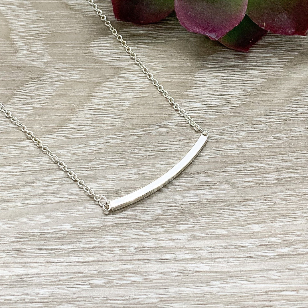 Collier tube courbé, Collier barre fine et équilibrée, Bijou minimaliste, Collier délicat, Collier à superposer, Bijou de mariée, Cadeau de Noël
