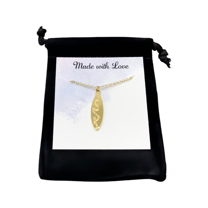 Collier mini planche de surf, pendentif vague en or rose, collier vagues ondulantes, collier surf, bijoux de surfeuse, bijoux de plage, collier bohème