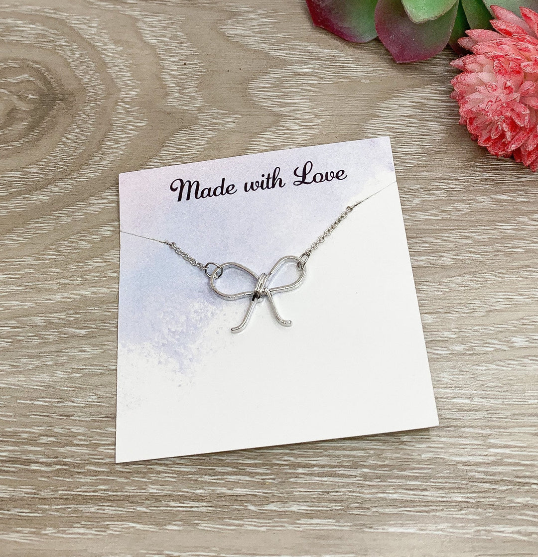 Collier nœud papillon délicat, pendentif nœud papillon argenté, bijou pour mariage, cadeau demoiselle d'honneur, bijou de mariage, collier pour femme