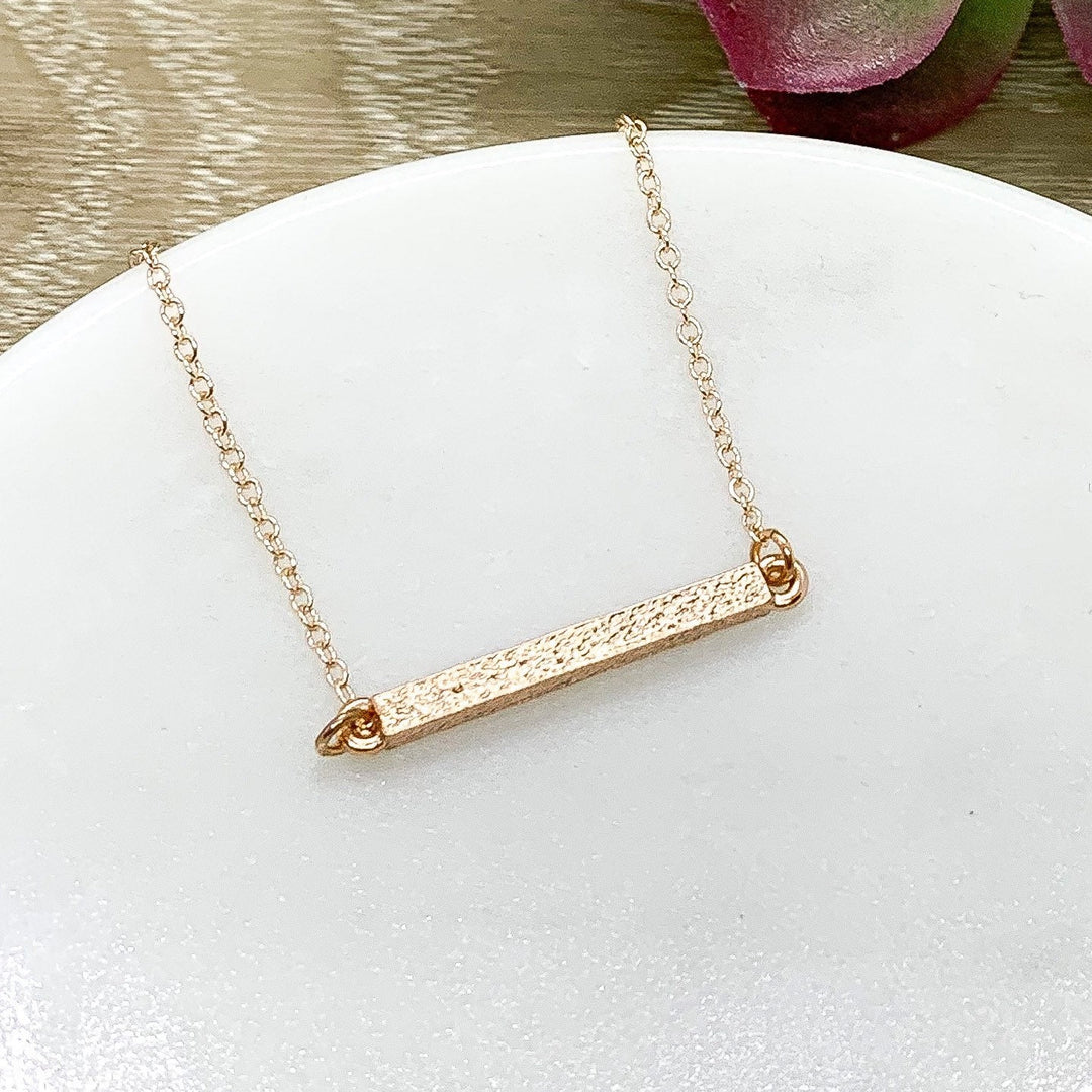 Collier barre d'équilibre, collier barre en or rose, pendentif barre horizontale, bijou minimaliste, collier délicat, collier à superposer, bijou de mariée
