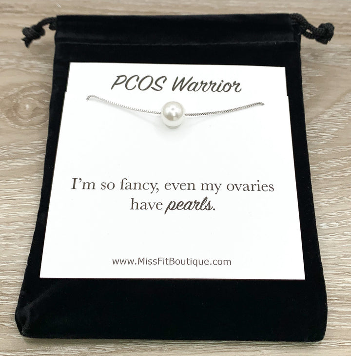 Collier avec une perle flottante, cadeau symbolique pour les femmes atteintes du SOPK, pendentif pour le syndrome des ovaires polykystiques