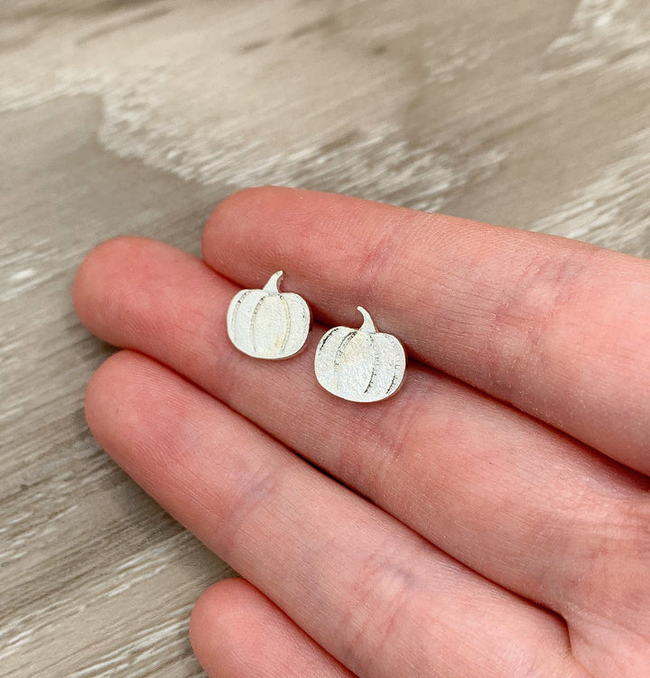 Boucles d'oreilles citrouille, boucles d'oreilles d'Halloween, bijoux d'automne, clous d'oreilles automnaux, cadeau de bijoux effrayants, boucles d'oreilles originales, style champêtre automnal