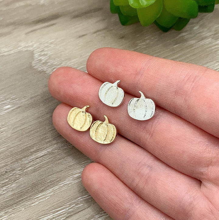 Boucles d'oreilles citrouille, boucles d'oreilles d'Halloween, bijoux d'automne, clous d'oreilles automnaux, cadeau de bijoux effrayants, boucles d'oreilles originales, style champêtre automnal