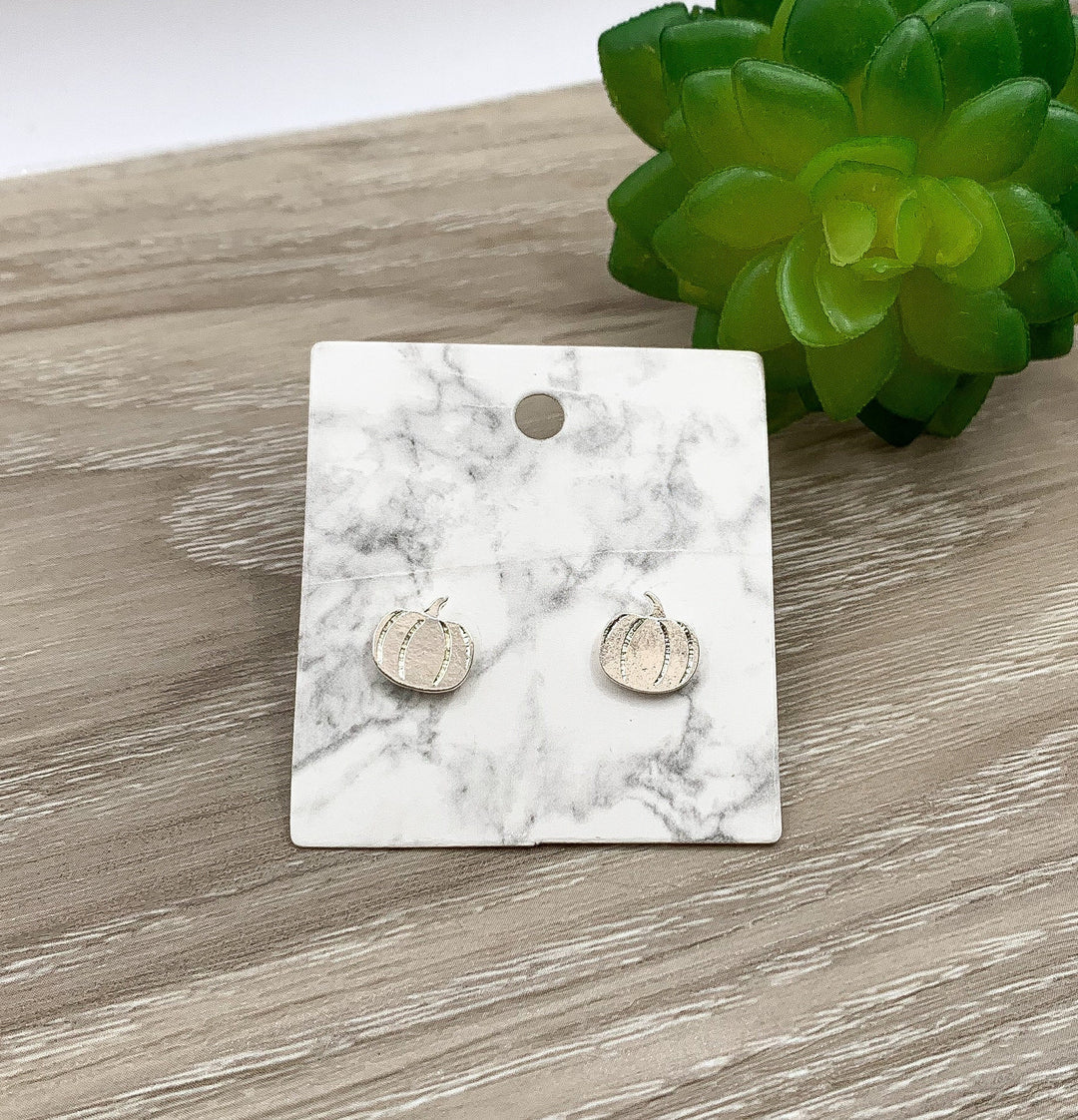 Boucles d'oreilles citrouille, boucles d'oreilles d'Halloween, bijoux d'automne, clous d'oreilles automnaux, cadeau de bijoux effrayants, boucles d'oreilles originales, style champêtre automnal