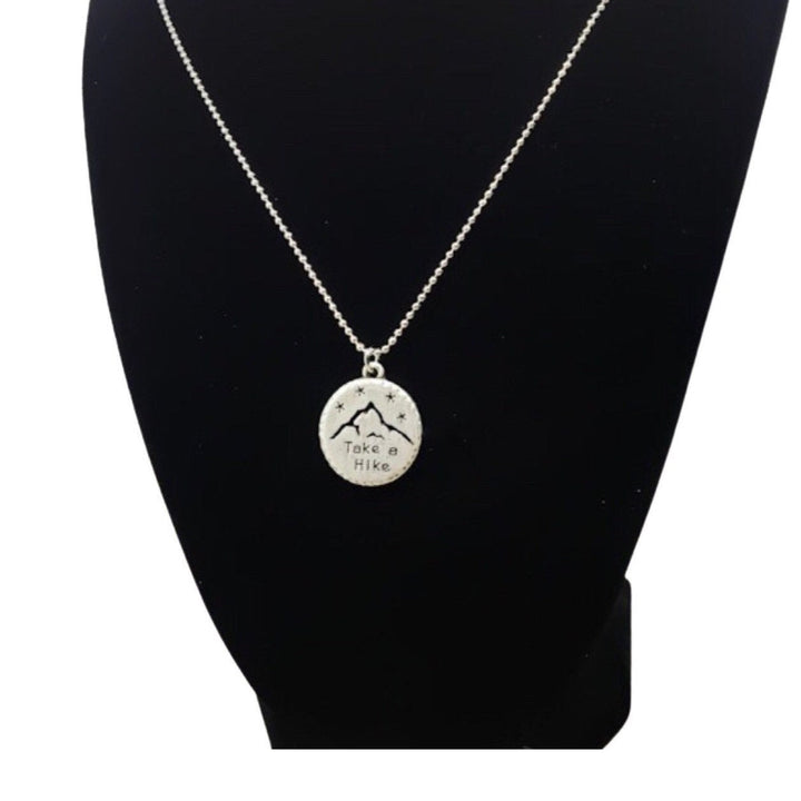 Collier Montagne en argent, Partez en randonnée, Bijou de randonnée, Cadeau pour randonneur, Cadeau pour aventurier, Cadeau pour voyageur, Cadeau de camping, Amoureux de la nature