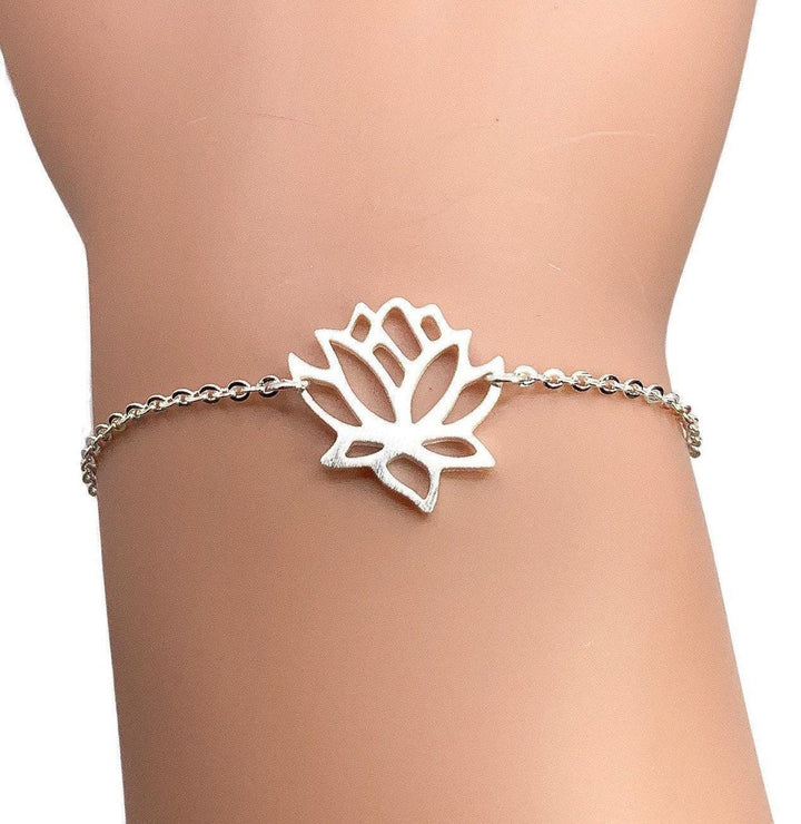 Bracelet Lotus, Bracelet Chaîne Fleur de Lotus, Cadeau pour les passionnées de yoga, Bracelet minimaliste, Bijou floral, Bracelet pour femme, Cadeau d'anniversaire pour maman