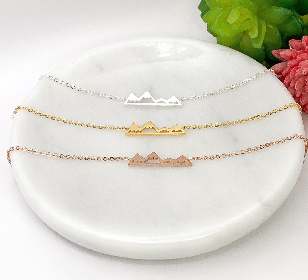 Bracelet délicat motif montagne, bracelet chaîne montagne, cadeau pour les amoureux de la nature, bracelet de randonnée, cadeau symbolique, bijou minimaliste