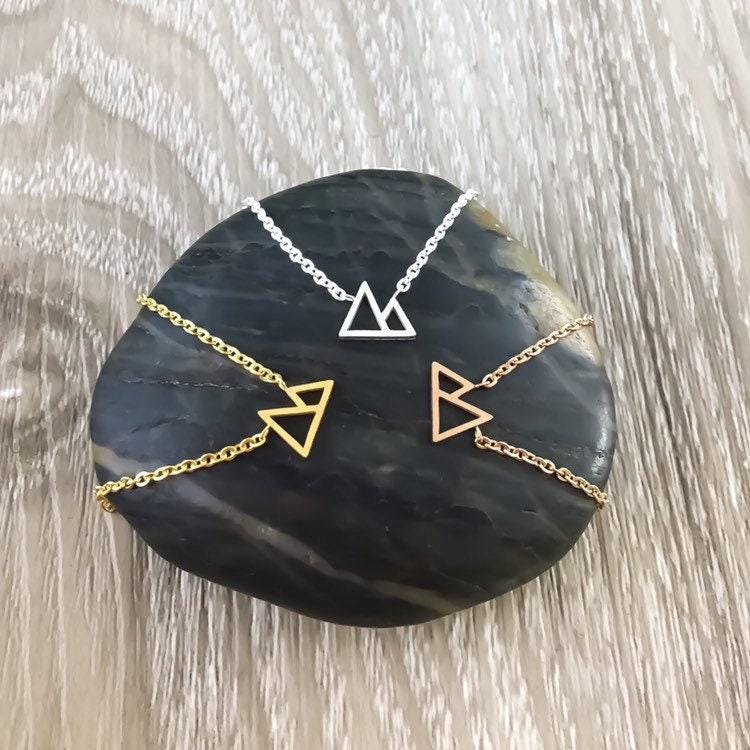 Collier Montagne, Collier Alpin, Collier Voyage, Pendentif Twin Peak, Collier Plein Air, Collier Randonnée, Sommet de Montagne, Bijou Minimaliste