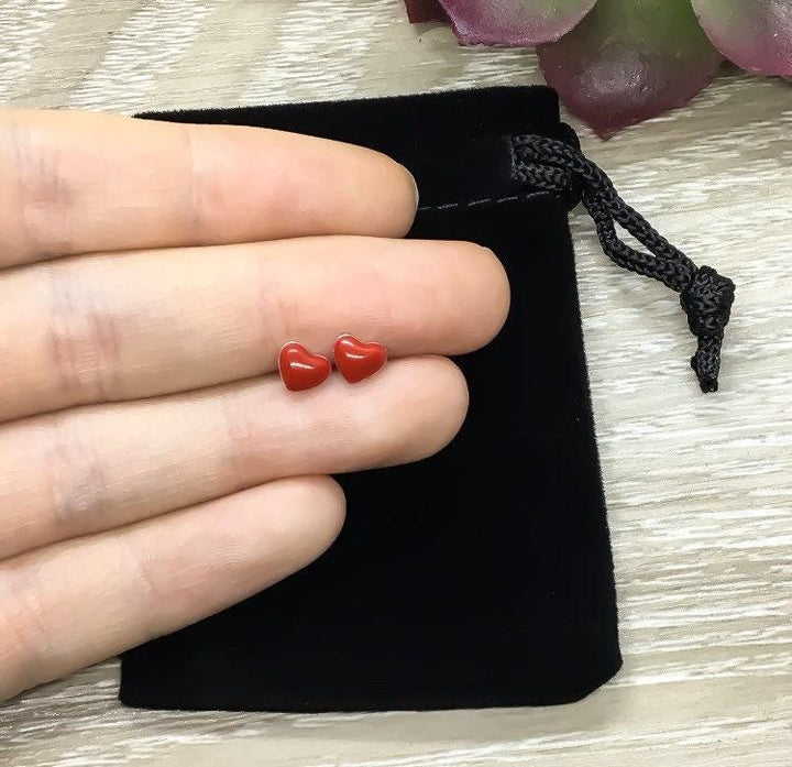 Boucles d'oreilles puces en forme de petit cœur rouge, en argent sterling, bijoux délicats, cadeau pour une fille, bijoux romantiques, cadeau pour une petite amie, fêtes