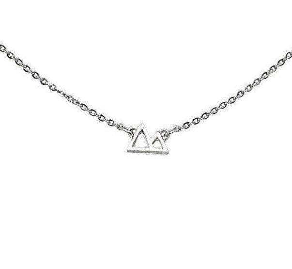 Collier Twin Peaks miniature, Collier Montagne, Bijou de voyage délicat, Cadeau de départ pour une amie, Collier minimaliste, Cadeau pour une nouvelle aventure