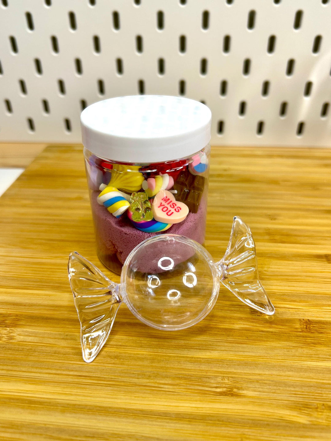 Candy-Themed Kinetic Sand Kit for Kids | Valentine’s Day Sensory Play | Pink, Red & Purple Colors | Charms Included