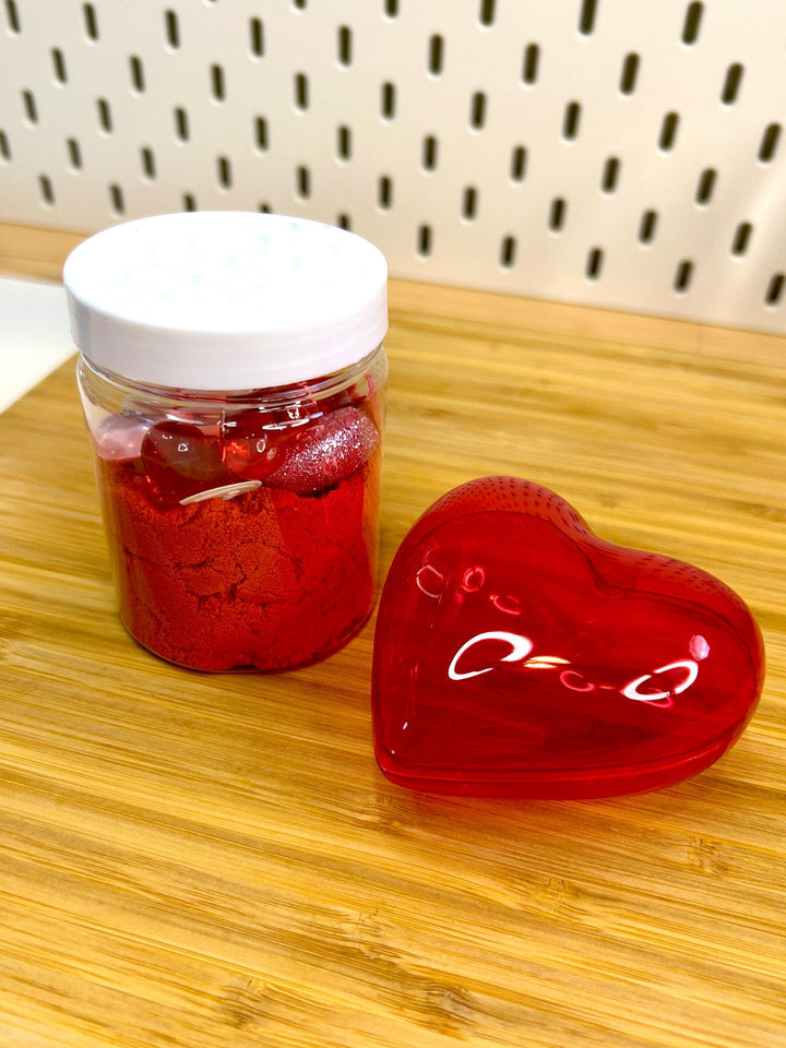 Candy-Themed Kinetic Sand Kit for Kids | Valentine’s Day Sensory Play | Pink, Red & Purple Colors | Charms Included